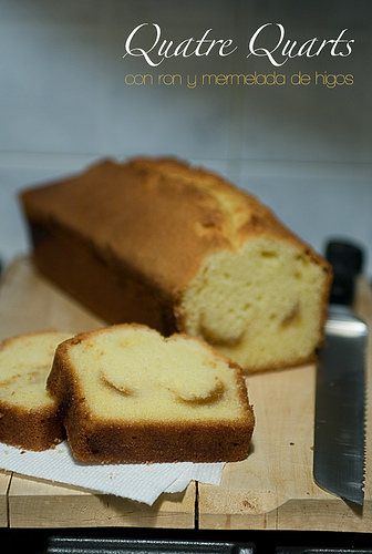 Quatre quarts con ron y mermelada de higos