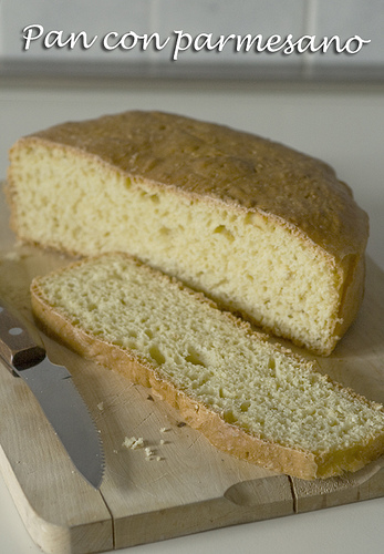 Pan con parmesano
