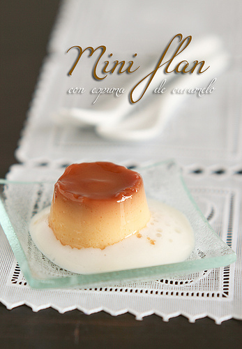 Miniflan con espuma de caramelo