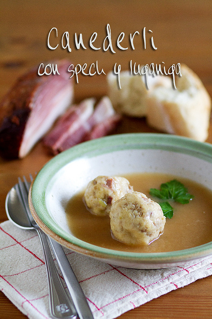 Canederli con speck y salchicha