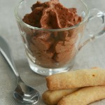 Mousse de chocolate y pastitas con naranja